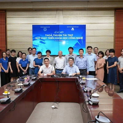 LỄ KÝ THỎA THUẬN TÀI TRỢ CHO QUỸ PHÁT TRIỂN KHOA HỌC CÔNG NGHỆ TRƯỜNG ĐẠI HỌC DƯỢC HÀ NỘI VỚI CÔNG TY CỔ PHẦN DƯỢC PHẨM CPC1 HÀ NỘI